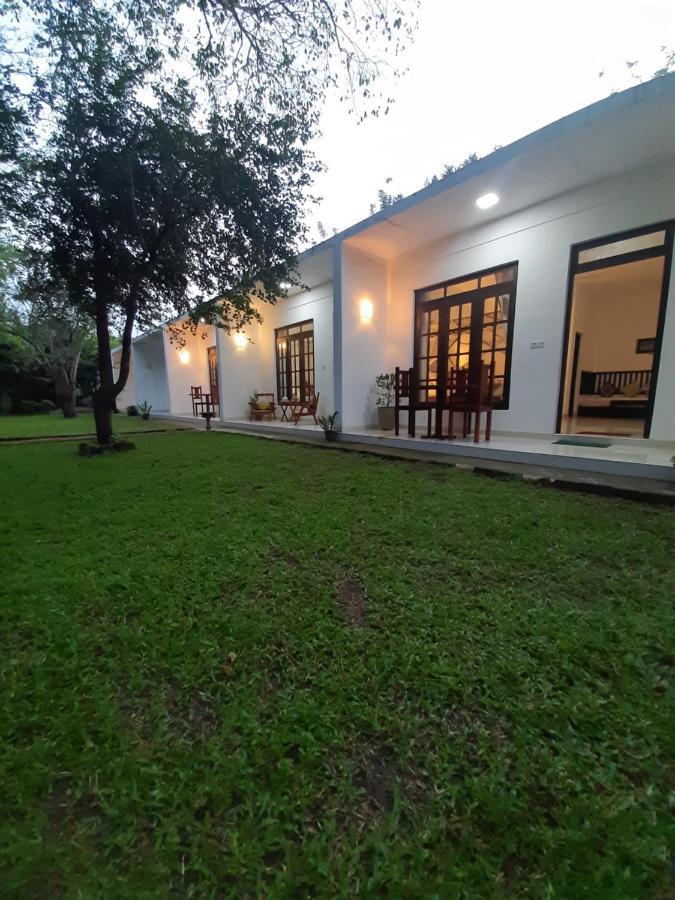 Hotel Chanara Sigirîya Extérieur photo
